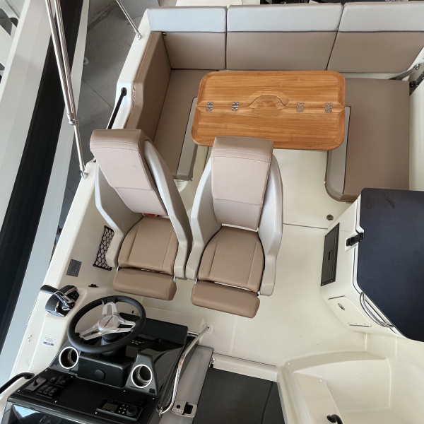 Carré arrière modulable dans le 755 Sundeck Quicksilver | Port Deun Marine