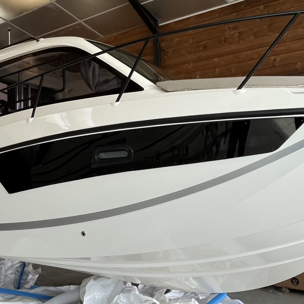 Quicksilver 805 Weekend 2026 offre 7,76 m de longueur, une motorisation V6 200cv et un équipement SMART complet pour toute la famille. | Port Deun Marine