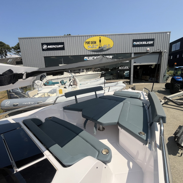 Projecteur de recherche Axopar 29 XC Cross Cabin | Port deun Marine