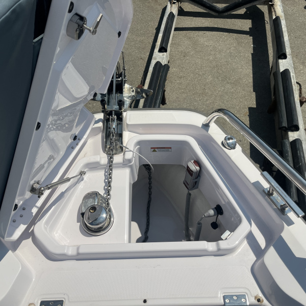 Axopar 29 XC Cross Cabin bimoteur Mercury 200cv, vue arrière | Port deun Marine