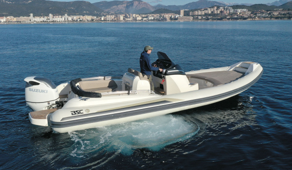 BSC B1 vue 3/4 au mouillage | Port Deun Marine