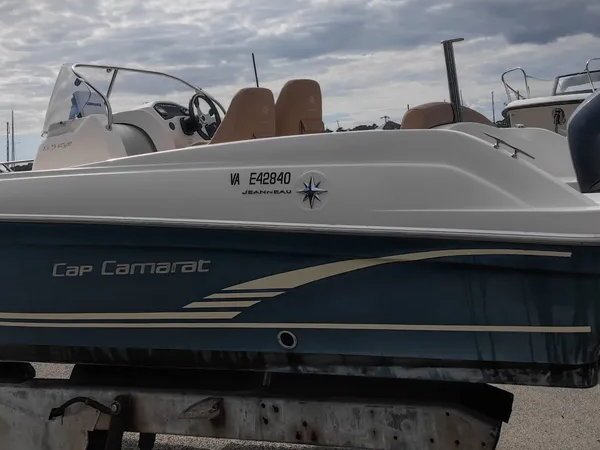Jeanneau Cap Camarat 6.5 CC d'occasion motorisé Yamaha 150cv, vue de profil | Port Deun Marine