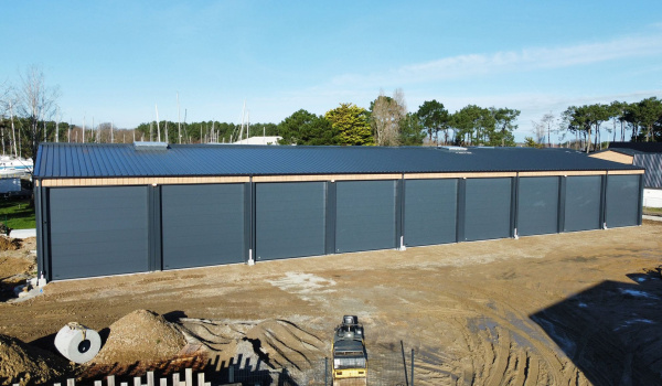 Hangar de stockage bateau au sec avec accès professionnel | Port Deun Marine