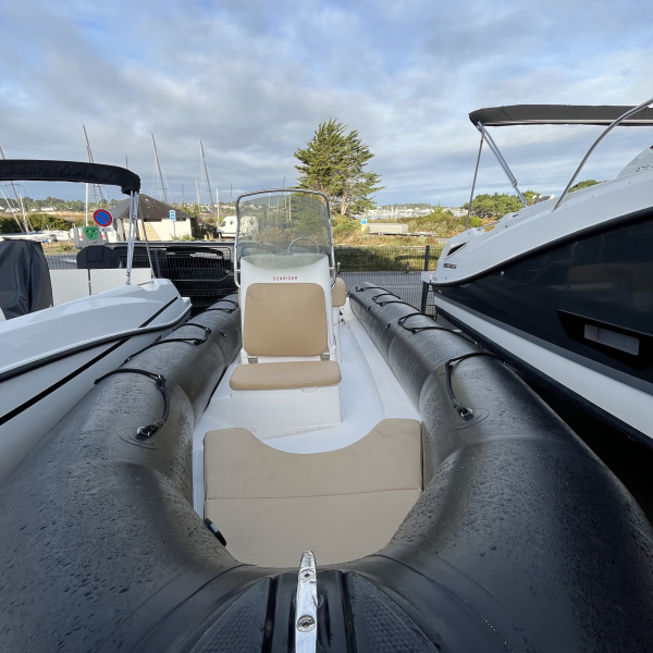 Semi-rigide Bombard 650 Sunrider prêt pour la navigation | Port Deun Marine