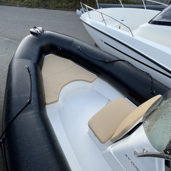 Bombard 650 Sunrider : espace convivial et confort optimal en mer | Port Deun Marine