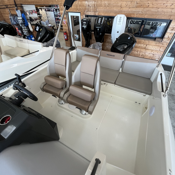 Moteur Mercury F150 2026 sur Quicksilver 675 Sundeck neuf 0 heure | Port Deun Marine