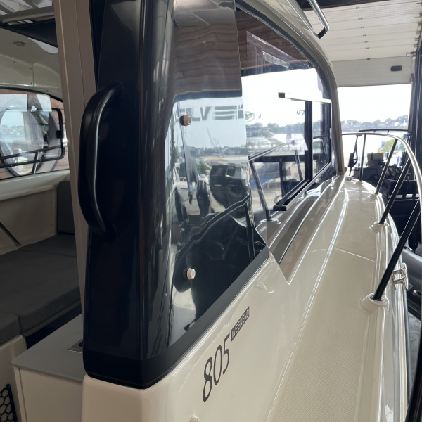 Quicksilver 805 Weekend 2026, rigide 7,76 m motorisé 200cv V6, armement côtier, 0 heure. Idéal pour naviguer en famille en toute sérénité. | Port Deun Marine