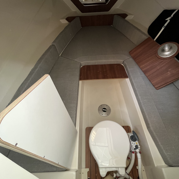 Wc en place dans le 755 Sundeck | Port Deun Marine