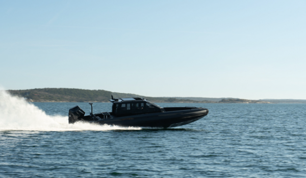 Portes coulissantes IRON 907 Coupe ouvertes | Port Deun Marine