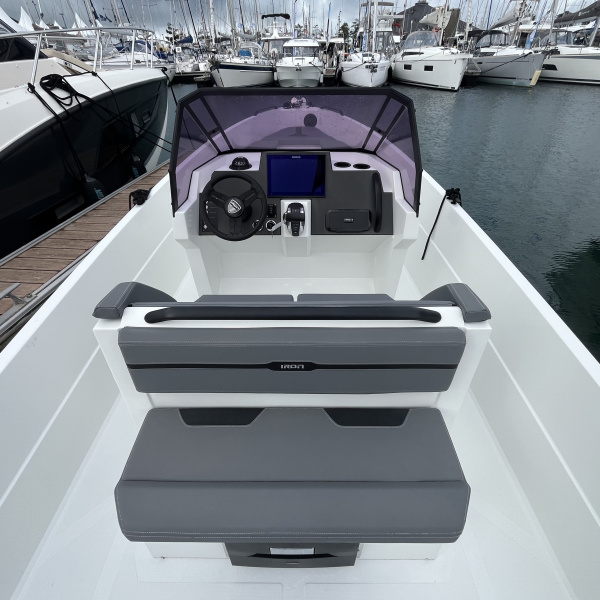 IRON BOAT 827 blanc full options avec défenses latérales intégrées, feux de navigation LED et antifouling | Port Deun Marine