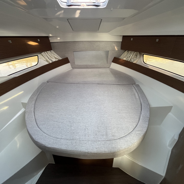 Merry Fisher 895 récent, version tout équipée avec réfrigérateur, coin cuisine et éclairage LED | Port Deun Marine