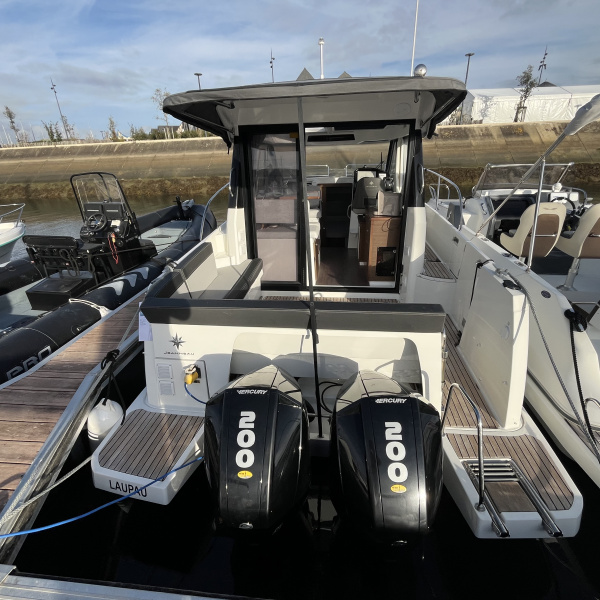 Jeanneau Merry Fisher 895 de 2023, excellent état, idéal pour les croisières côtières en famille | Port Deun Marine