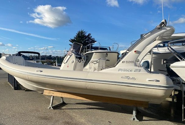 Vue arrière Nuova Jolly Prince 23 avec rollbar fibre, bimini et mât de ski | Port deun marine
