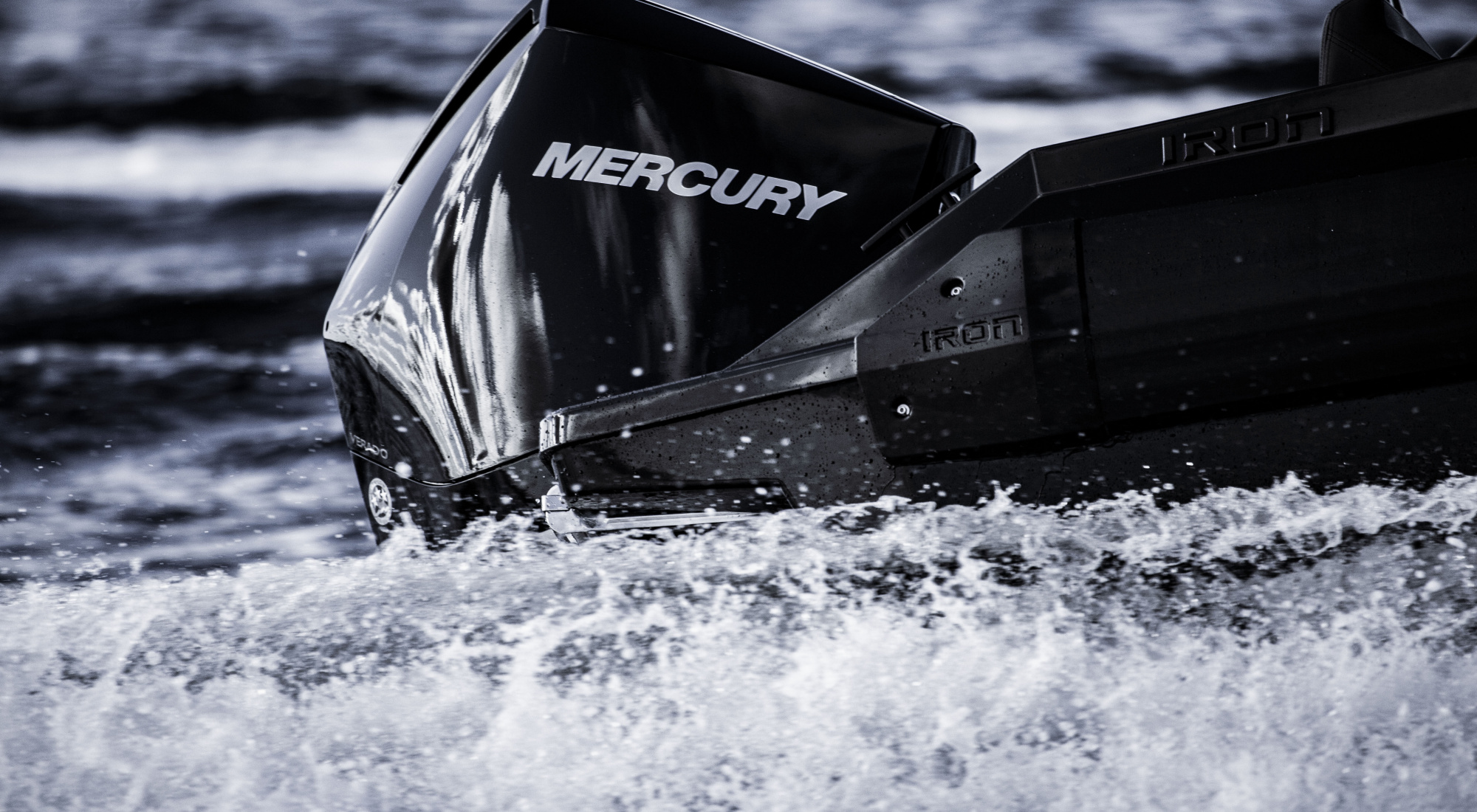 Zoom sur le Mercury V6 de l'Iron Boats, Saint Philibert | Port Deun Marine