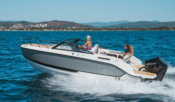 Quicksilver 675 Cruiser 2026 en navigation modele coque grise | Port Deun Marine