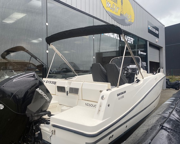 Quicksilver 755 Open de 2021 équipé d’un moteur Mercury 225cv V6 avec 270 heures de navigation | Port Deun Marine