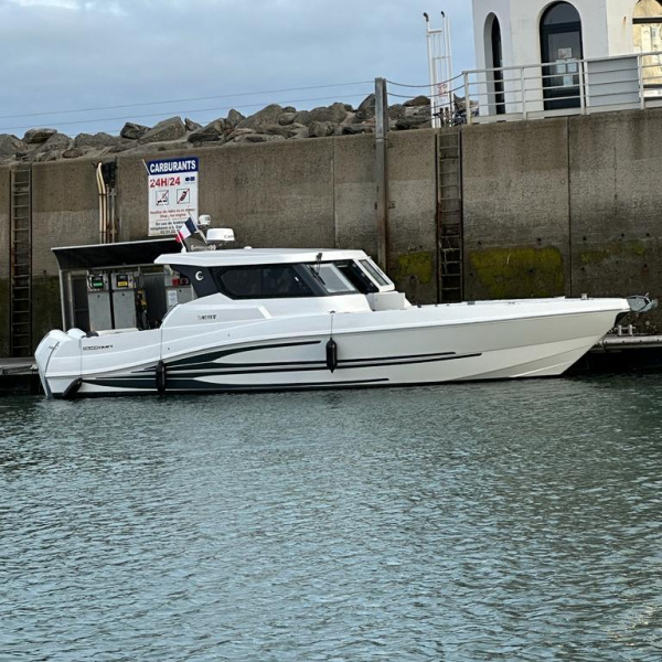 Silvercraft 36 HT 2023 visible à Port Bourgenay – 300h – entretien et antifouling faits | Port deun marine