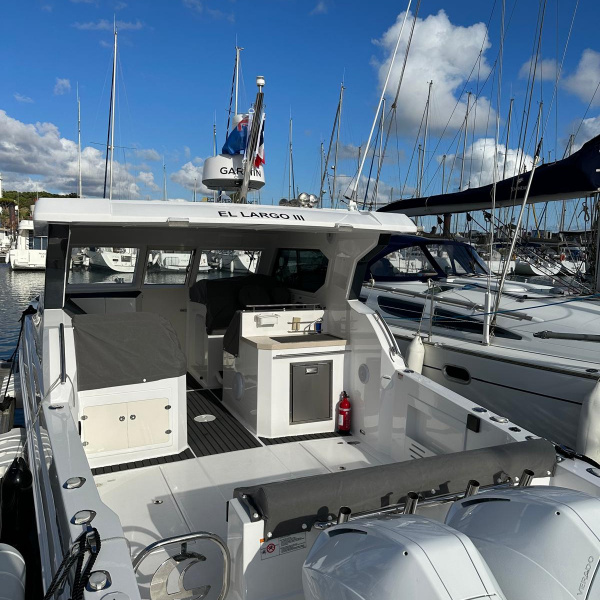 Silvercraft 36 HT 2023 + Mercury 2x300 cv vue de trois quarts – bateau pêche promenade | Port deun marine