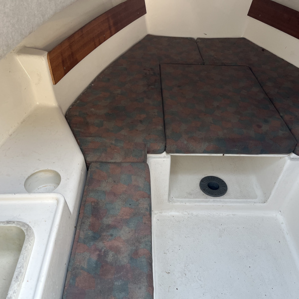 Cabine du White Shark 237 de 1999 | Port Deun Marine