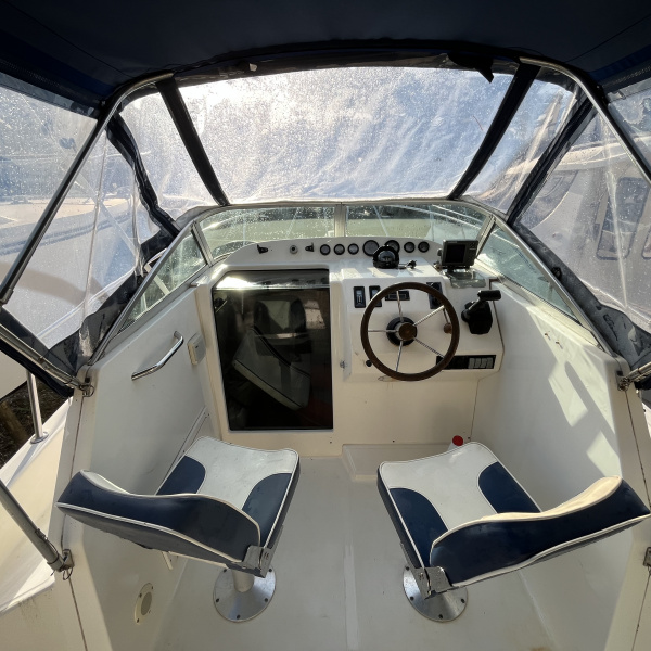 White Shark 237 de 1999 avec bimini et coussins de cockpit | Port Deun Marine