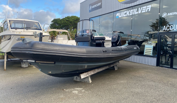 Zodiac Pro 750 d’occasion avec sellerie complète et porte-cannes installés | Port Deun Marine