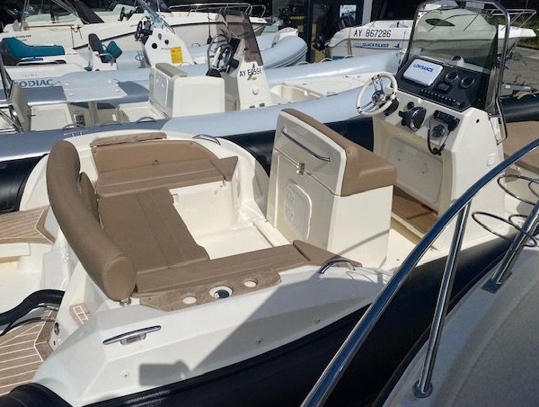 Nuova Jolly Prince 23 première main équipé d’un combiné GPS sondeur Lowrance Elite 9 et d’une VHF fixe | Port deun Marine