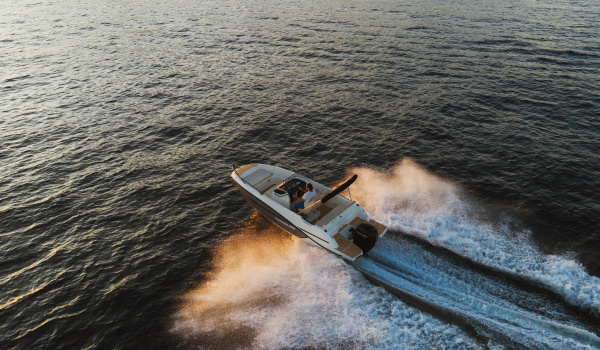 Nouveau Quicksilver 625 Open en navigation vue de profil | Port Deun Marine