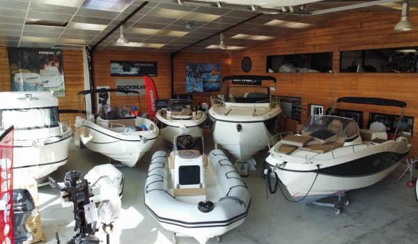 Hall d'exposition de bateaux neufs à vendre, Saint Philibert | Port Deun Marine