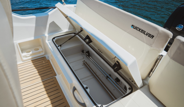 Quicksilver 625 Open vue de trois quarts avant avec moteur Mercury | Port Deun Marine