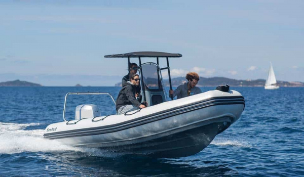 Bombard explorer 600 exposé au salon du grand pavois à la rochelle | Port Deun Marine