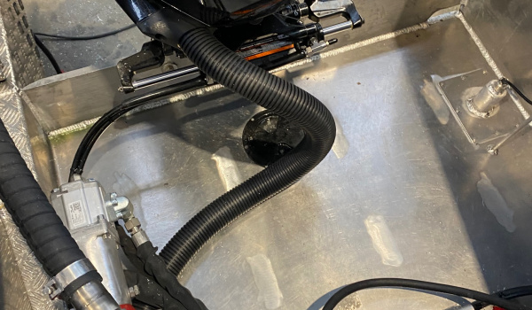 Réalisation Port Deun Marine sur vedette de pêche aluminium avec motorisation Mercury | Port deun marine