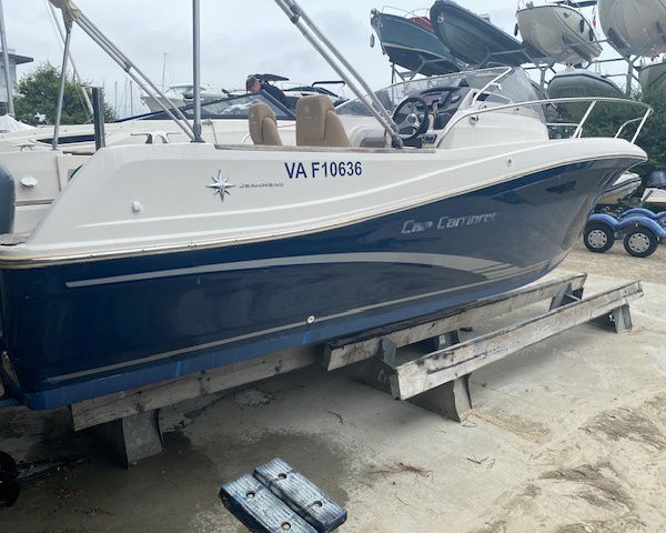 Bain de soleil avant du Cap Camarat 7.5 WA semi-rigide coque open | Port Deun Marine